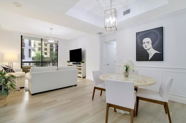 Building Photo - 801 S Olive Ave