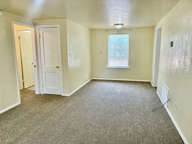 Building Photo - 3152 SW 39th St