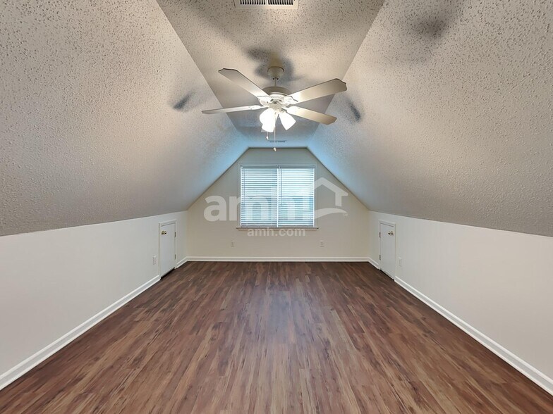 Building Photo - 60 Falcon Ct