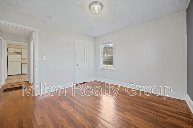 Building Photo - 1206 S 9th St