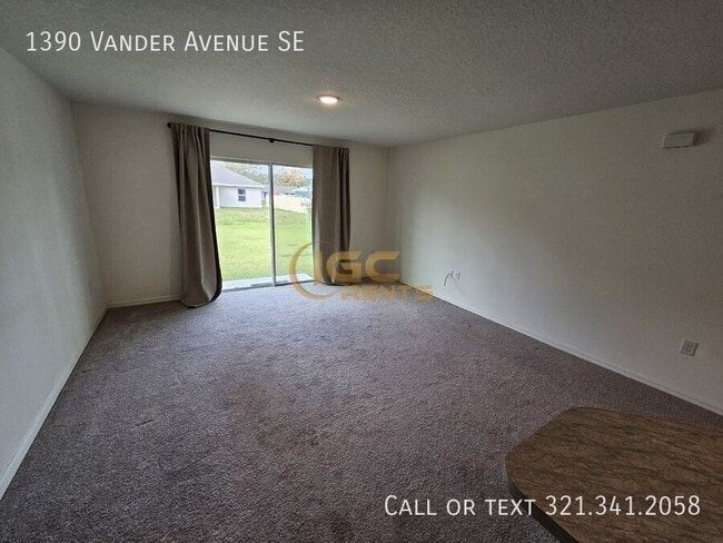 Building Photo - 1390 Vander Ave SE