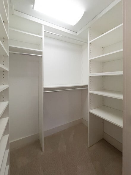 Building Photo - 64 Isle Of Venice Dr