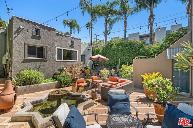 View of courtyard - 1217 N Curson Ave