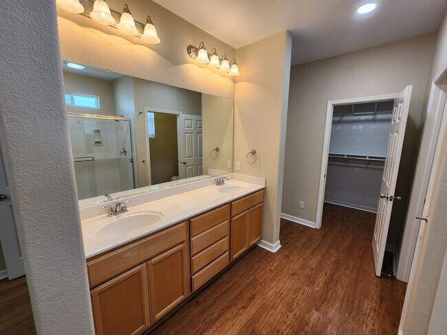 Building Photo - Inviting and Warm 3 Bedroom 2 Bath Home in Newman CA
