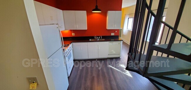 Building Photo - 1109 Goettmann St