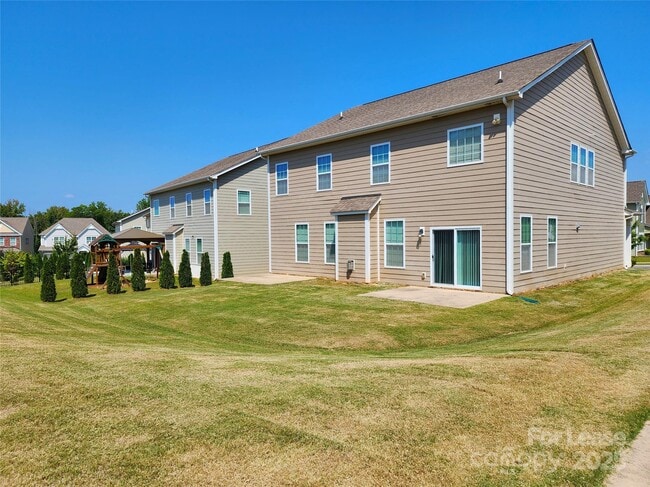 Building Photo - 1425 Skygrove Pl NW