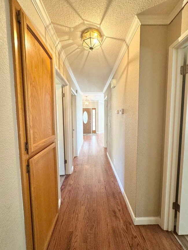 Building Photo - Beautiful 4 Bedroom Single Story For Rent In Roseville!