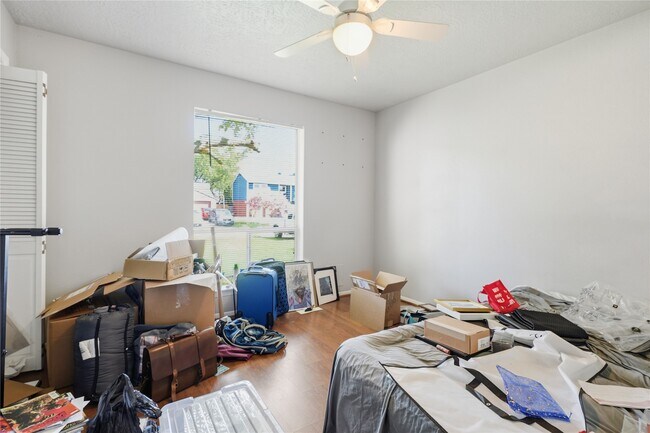 Building Photo - 466 El Toro Ln