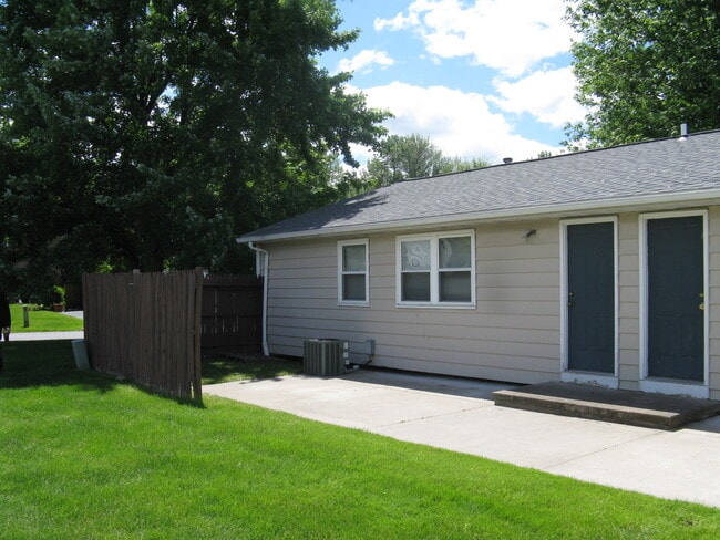 Building Photo - 33 Teakwood Ln