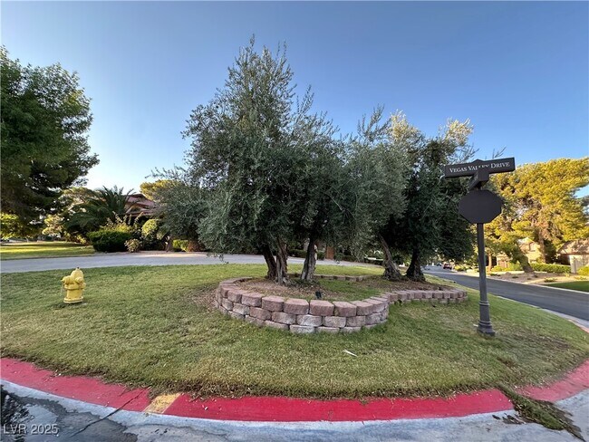 Building Photo - 2840 Augusta Dr