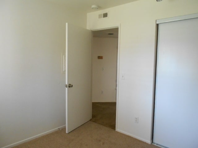 Building Photo - 3 BEDROOMS CONDO WITH BEAUTIFUL LAKE VIEWS.