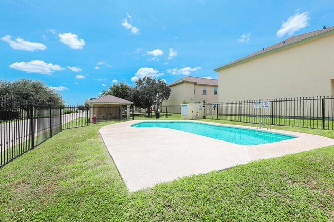 Building Photo - 1000 Ranchway Dr