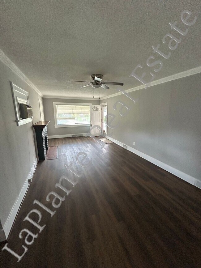 Building Photo - Charming 2-Bedroom Home in Toledo – Cozy &...