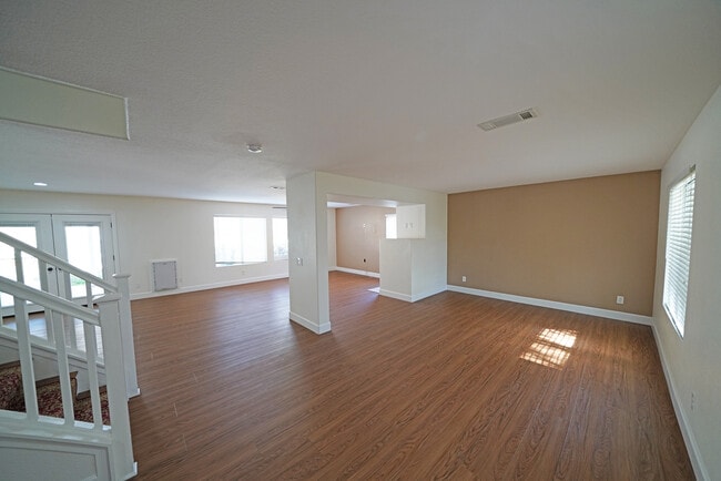 Building Photo - 27863 Knight St