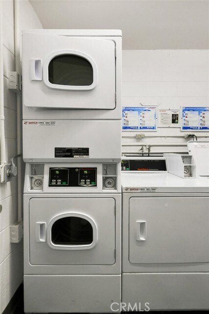 Building Photo - 6542 Ocean Crest Dr