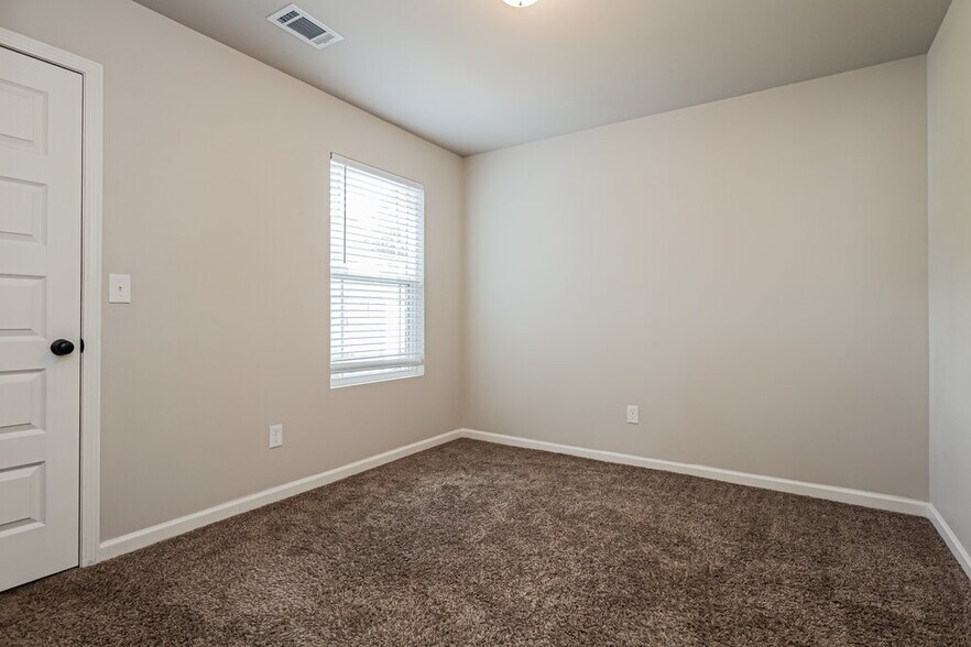 Building Photo - 1845 Simmons Ln