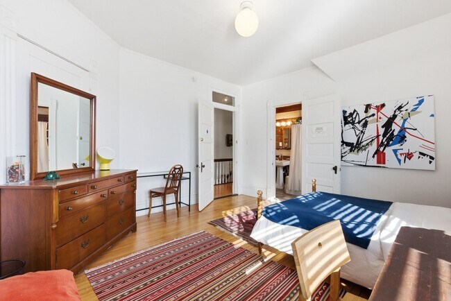 Building Photo - 2001 Orrington Ave