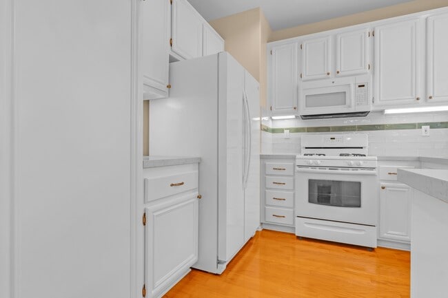 Building Photo - 51 Danbury Ln
