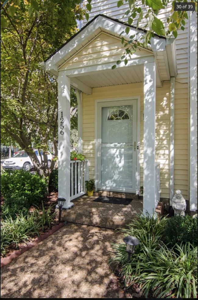 Building Photo - "Charming 2-Bedroom Retreat in Franklin with 1.5 Baths and Cozy 1244 Sq Ft Layout!"
