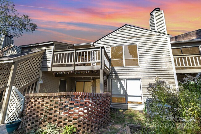 Building Photo - 1608 Sharon Rd W
