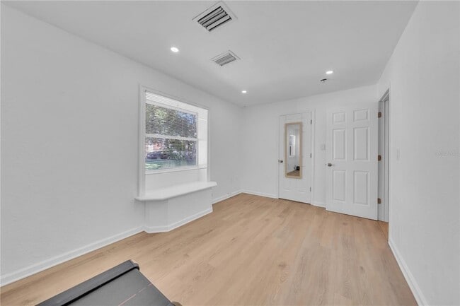 Building Photo - 314 W Frances Ave