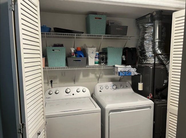 Building Photo - "Charming 2-Bedroom Retreat in Franklin with 1.5 Baths and Cozy 1244 Sq Ft Layout!"