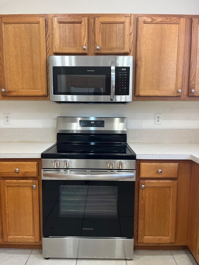 Building Photo - 767 Millbrae Ct