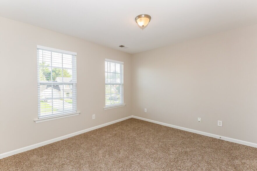 Building Photo - 13514 Planters Row Dr