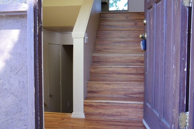 Building Photo - NOW AVAILABLE! MUST SEE - BEAUTIFUL 4BR/3B...