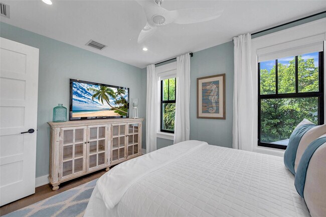 Building Photo - 450 N Swinton Ave