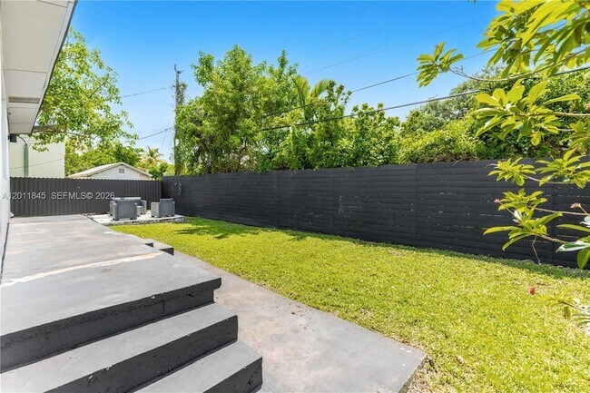 Building Photo - 8310 SW 45th St