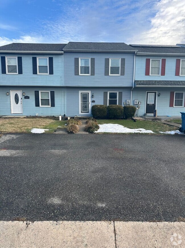 Building Photo - Beautifully Updated 3 Bedroom 1.5 Bath Tow...