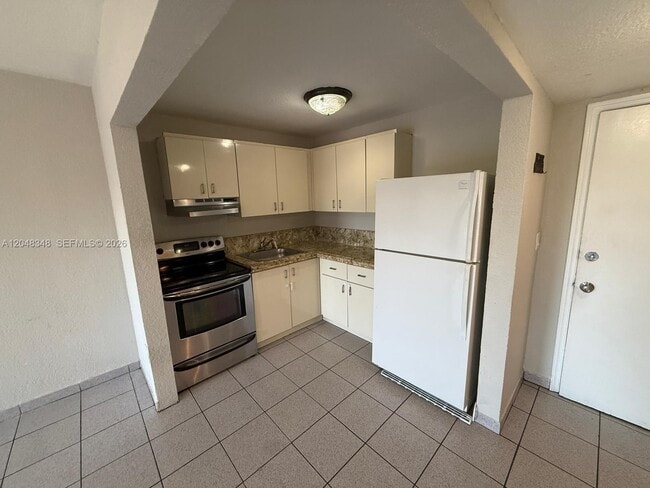 Building Photo - 17101 NW 57th Ave