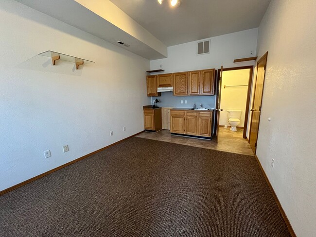 Building Photo - 3 bed, 2 bath Home in Lettered Streets wit...