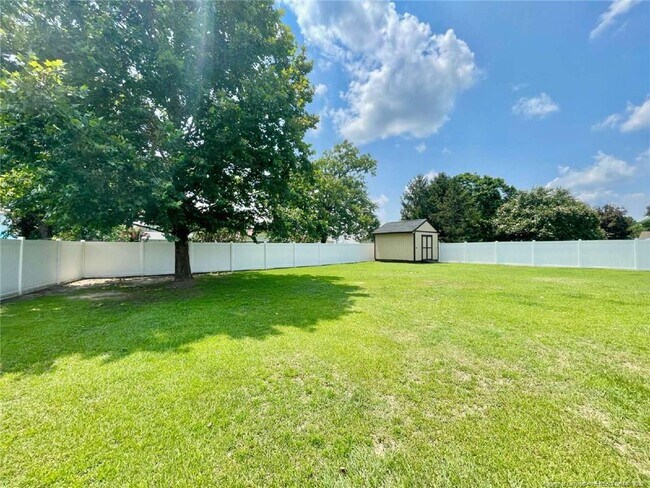 Building Photo - 172 Finch Rd