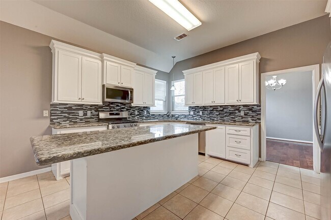 Building Photo - 987 Arbor Crossing