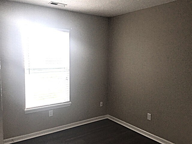 Building Photo - 15401 Ten Point Dr