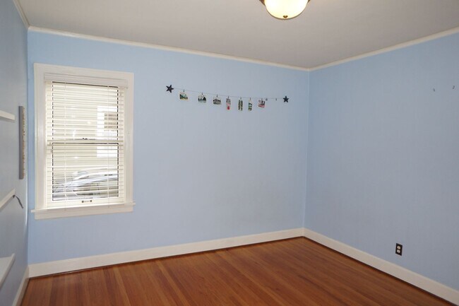Building Photo - NE Portland - Irvington 3-bedroom Beauty!