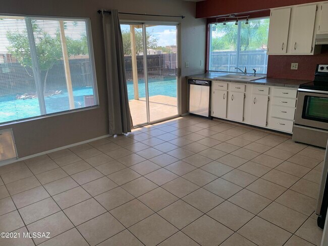 Building Photo - 2602 S Black Moon Dr