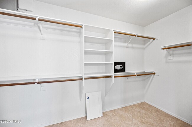 Building Photo - 2508 E Paraiso Dr