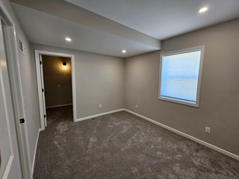 Master bedroom - 207 S East St