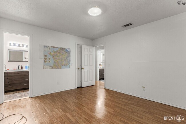 Building Photo - 515 N Texas St