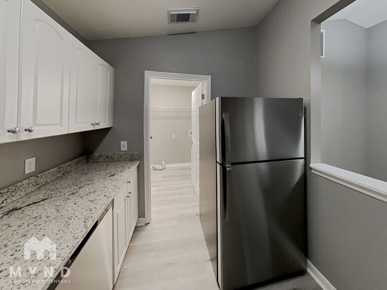 Building Photo - 908 Hubbel Rd