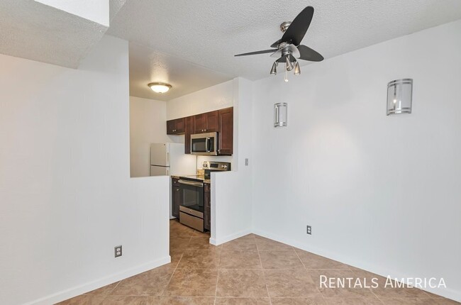 Building Photo - Availabe now 1 bed 1 bath