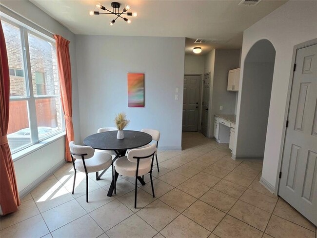 Building Photo - 333 Spanish Mustang Dr