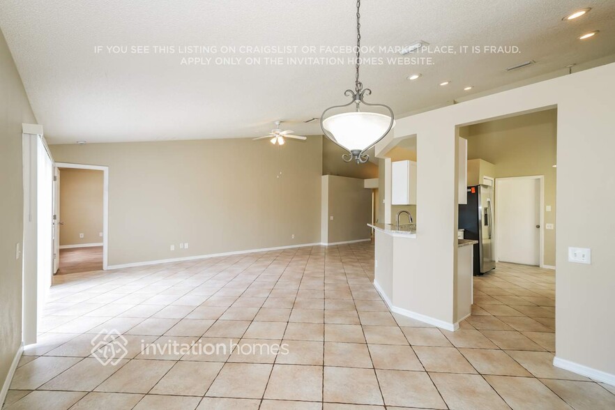 Building Photo - 12520 Dawn Vista Dr