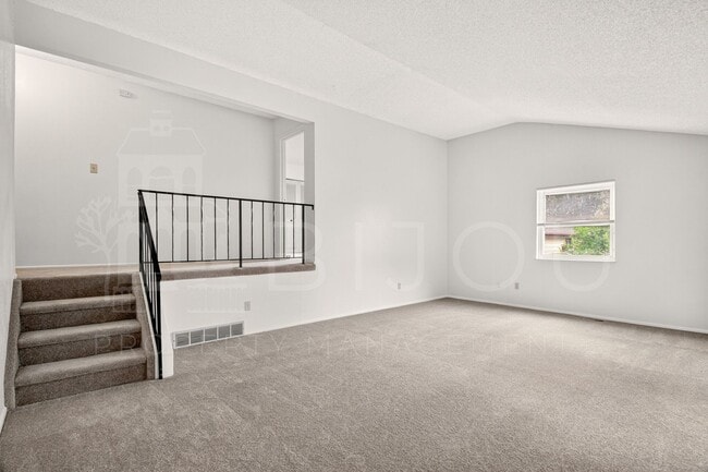 Building Photo - NEW Carpet and Paint!!!