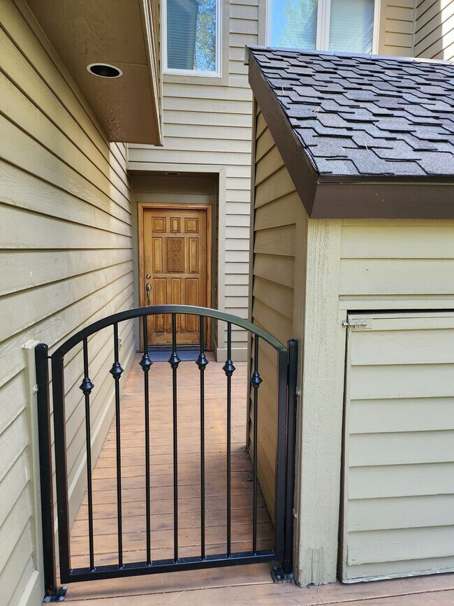 Building Photo - River Village Condominium Unit #8 - Riverf...