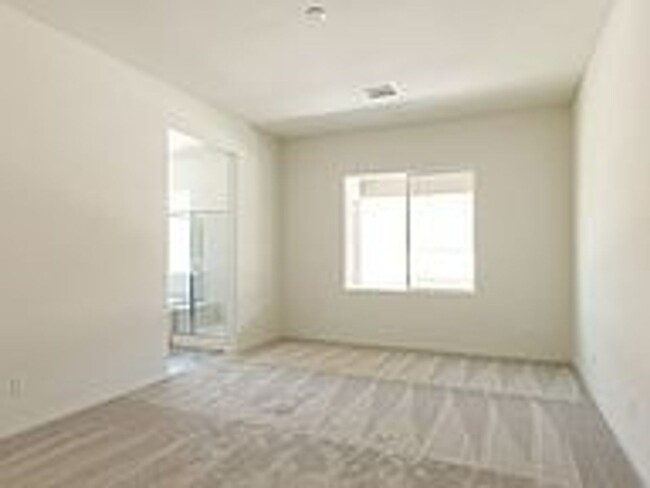 Building Photo - AVAILABLE NOW! BEAUTIFUL, 2 Bed/2 Bath plu...