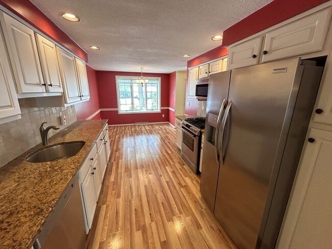 Building Photo - 14 Stony Brook Ln